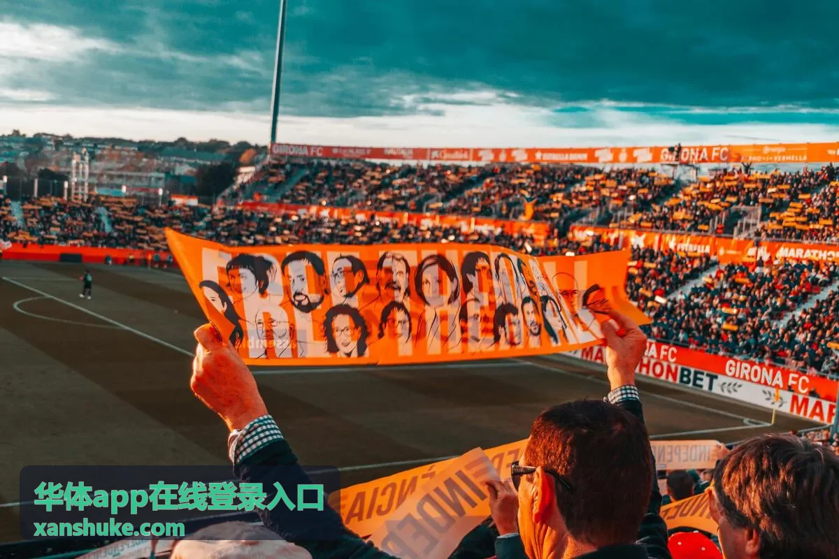 华体app在线登录入口在手机与电脑上的登录示意